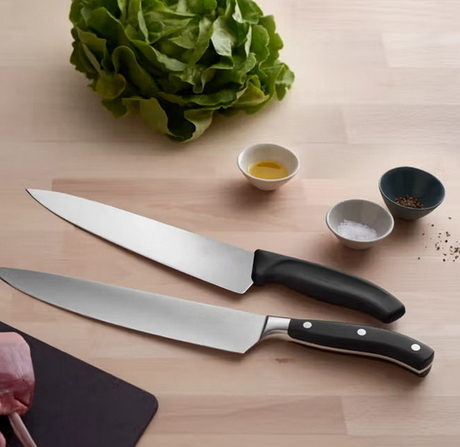 Smidd kniv av rostfritt st&aring;l vs st&auml;mplad kniv vilken passar dig.jpg