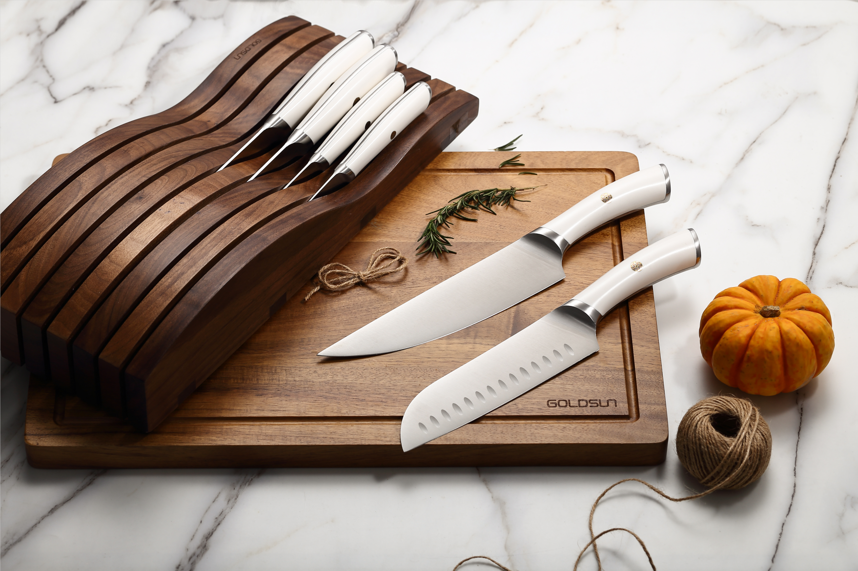 Poign&eacute;e Pom avec Rivets D&eacute;cor&eacute;s